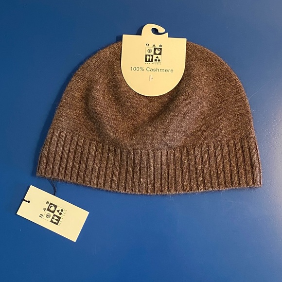 Max Studio Accessories - Max Studio Cashmere Hat